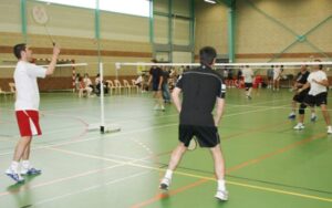 Pickleball vs Bádminton: La Guía Definitiva de Diferencias