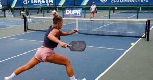 Beneficios de jugar singles y dobles en Pickleball